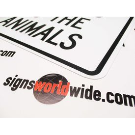 Please Do Not Feed Fingers Sign Image 2