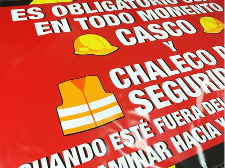 Wear Your Hard Hat 48" x 72" Spanish Banner Image 1
