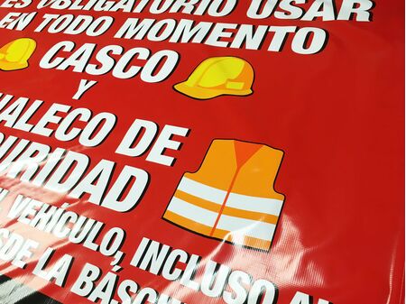 Wear Your Hard Hat 48" x 72" Spanish Banner Image 2